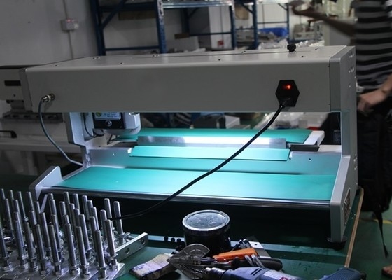 قیمت خوب تجهیزات جدا کردن صفحه PCB از فولاد ضد زنگ 400mm طول برش چراغ LED مجهز به تیغه جدا کننده PCB متحرک آنلاین